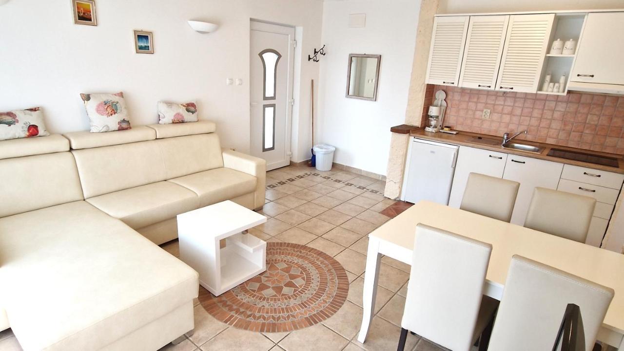 Apartment Damijan Кърк Екстериор снимка