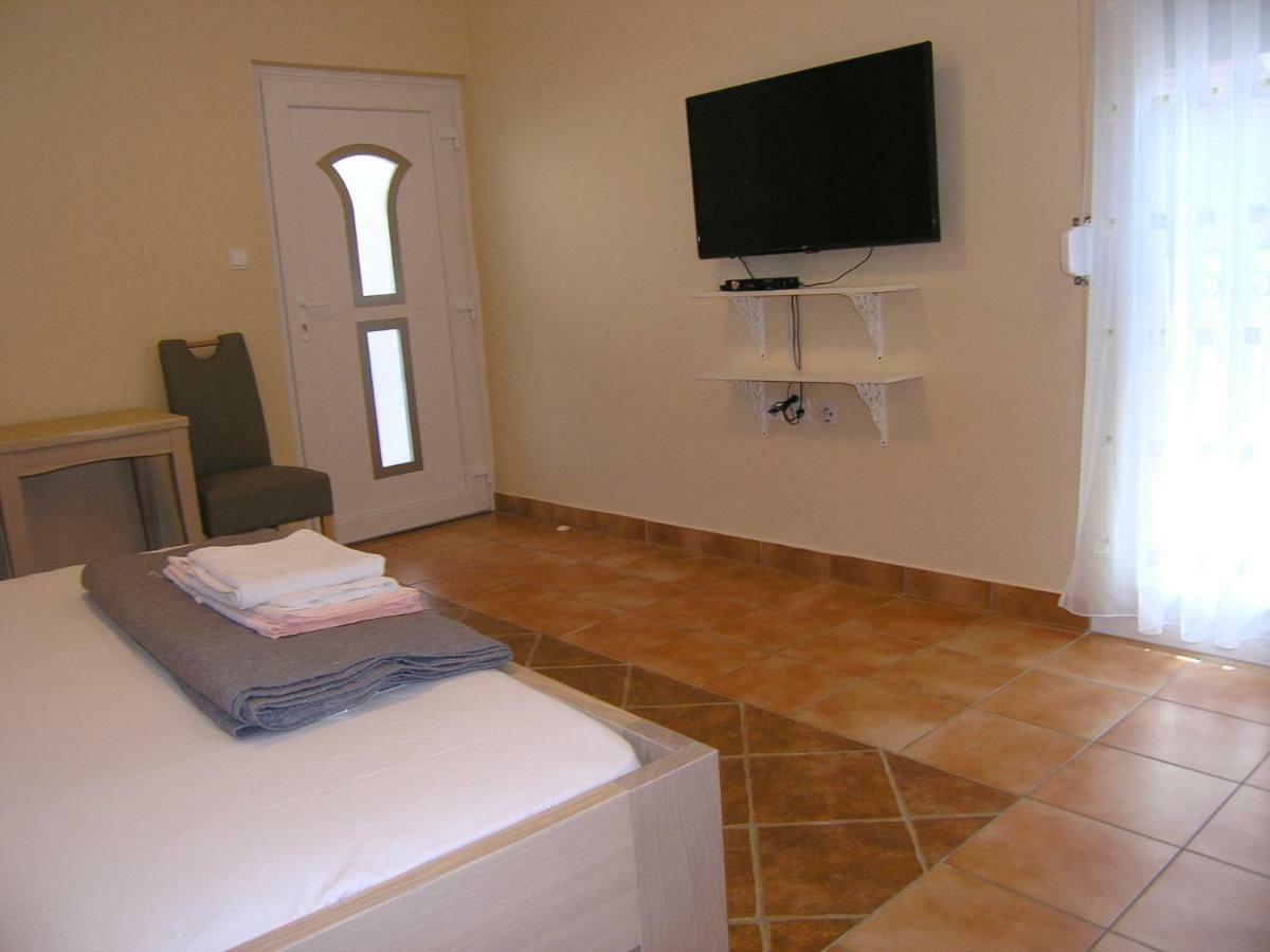 Apartment Damijan Кърк Екстериор снимка