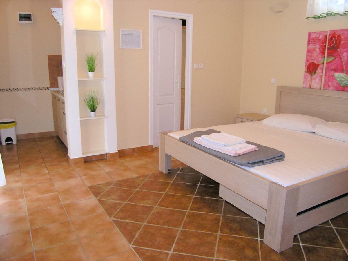 Apartment Damijan Кърк Екстериор снимка