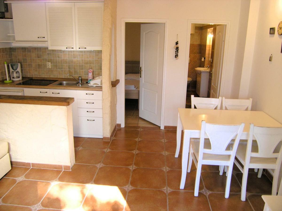 Apartment Damijan Кърк Екстериор снимка